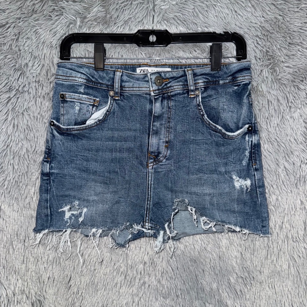 ZARA Distressed Denim Mini Skirt Raw Hem Blue‎ Size 31 USA Med Wash